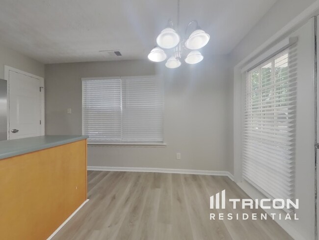 Building Photo - 221 Osmanthus Way
