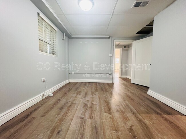 Foto del edificio - 6316 N Rockwell St
