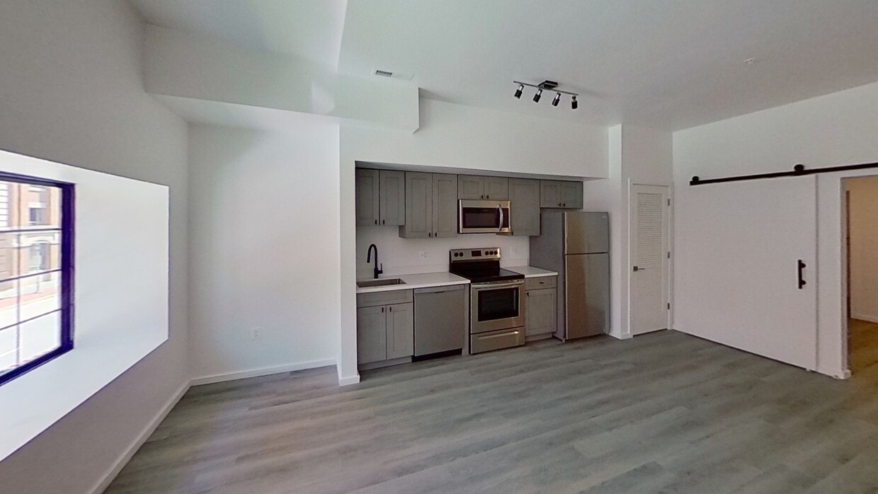 Photo - 725 W Pratt St. Apartments