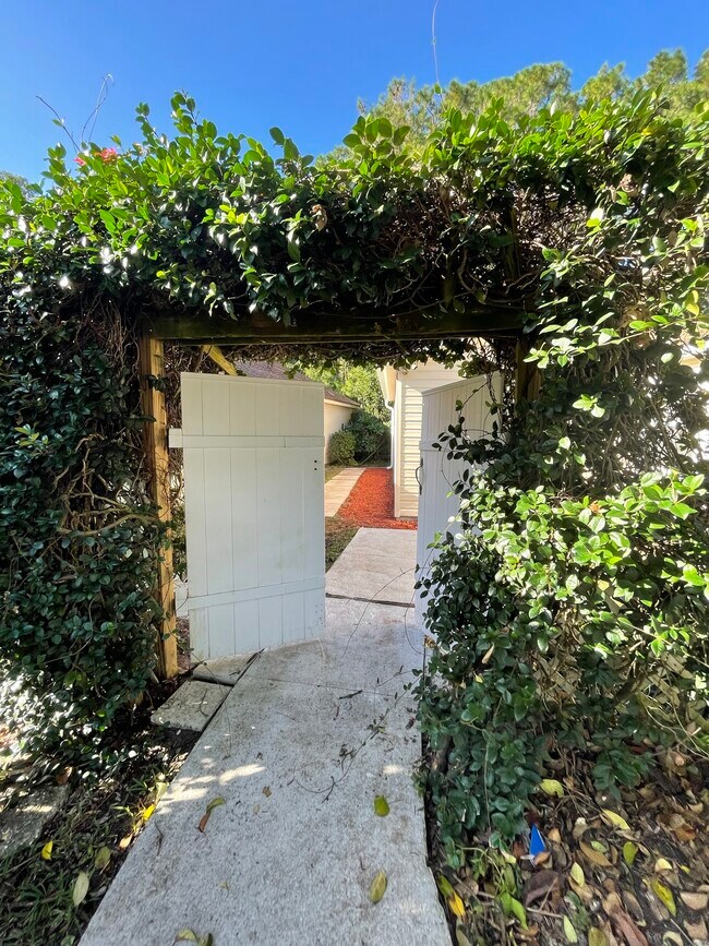 Foto del edificio - 1902 Ashmore Green Dr