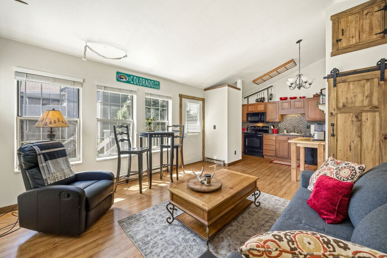 Primary Photo - Beautiful FURNISHED Condo in Great Fort Co...