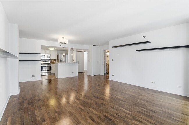 Foto del edificio - 70 W Huron St