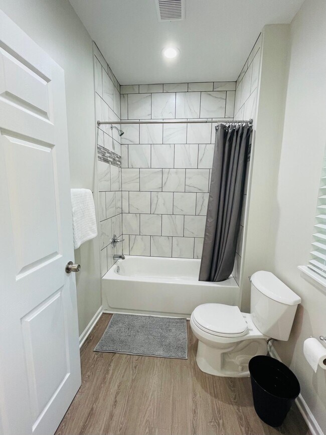 Foto del edificio - 9211 McGee St