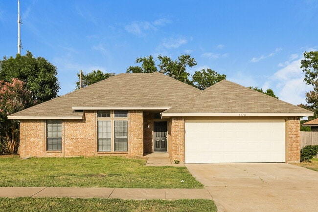 Building Photo - 2110 Mesa Wood Dr