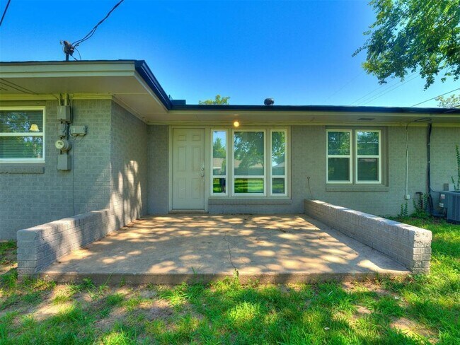 Foto del edificio - 1800 Melrose Dr