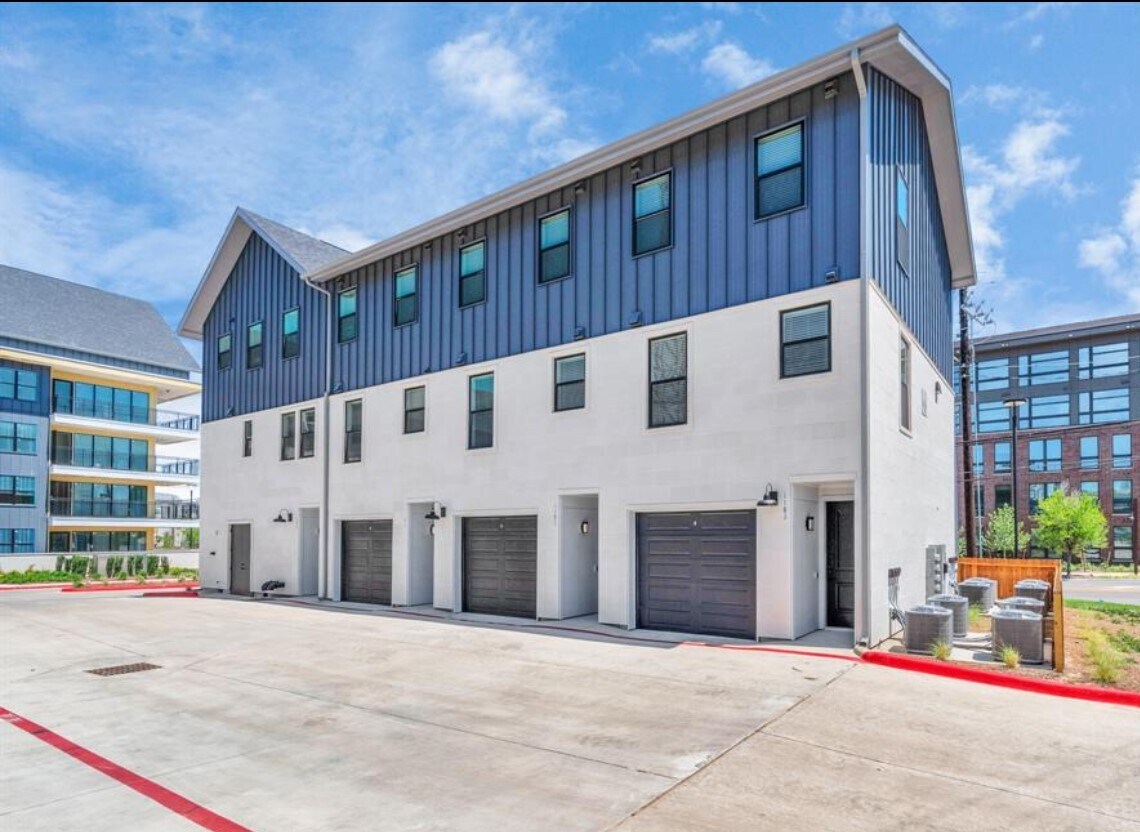 Foto principal - 91 Jensen Dr