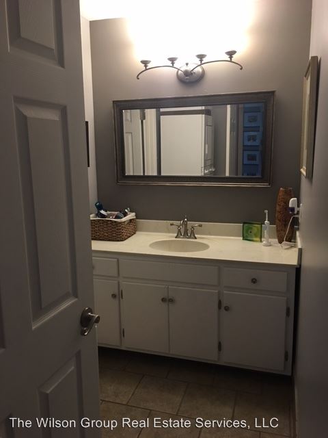 Bathroom Light Fixtures Nashville Tn 714 ashlawn pl nashville, tn 37211 rentals - nashville, tn Bathroom Light Fixtures Nashville Tn 714 ashlawn pl nashville, tn 37211 rentals - nashville, tn