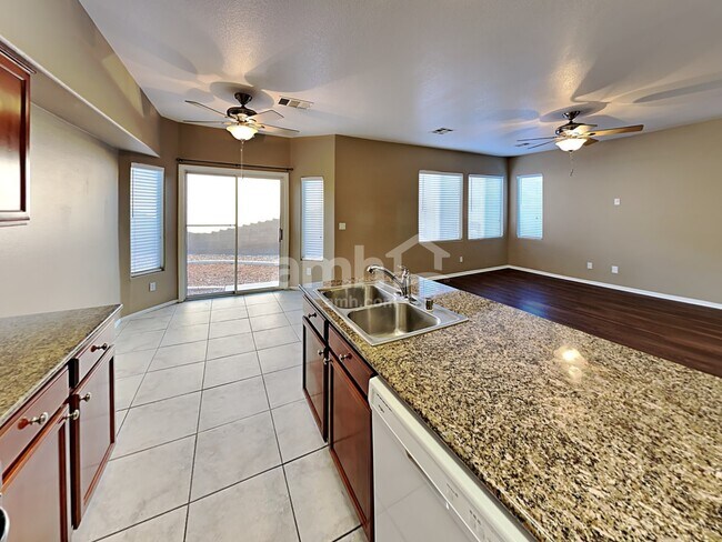 Foto del edificio - 7947 Dexter Falls St