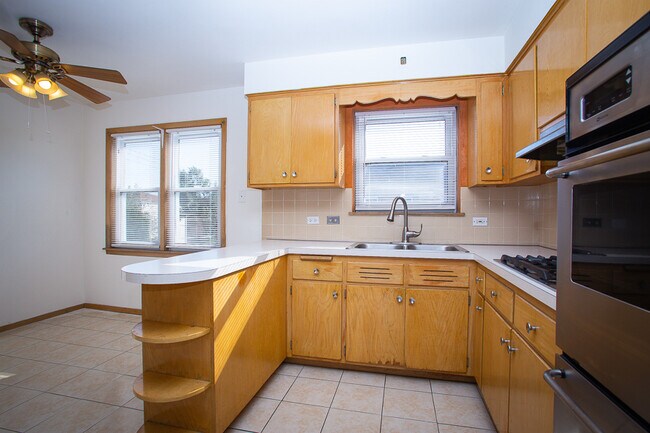 Building Photo - 8729 N Wisner St