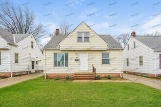 Building Photo - 944 E 220th St