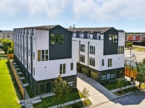 Building Photo - 312 N Lancaster Ave