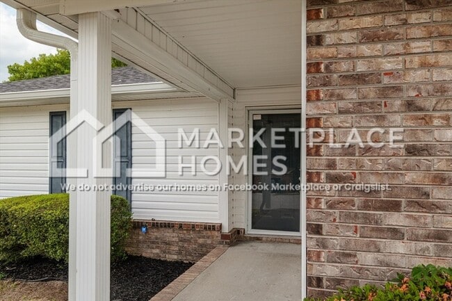 Building Photo - 2834 Brentway Dr