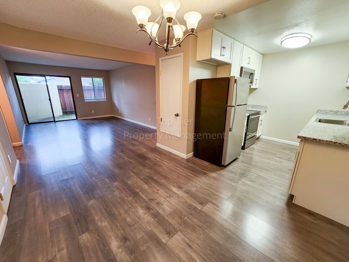 Foto principal - Beautiful 2 bed / 2 bath / 1,100 sqft Cond...