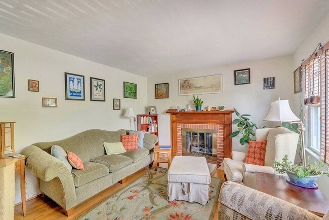 Building Photo - 1212 St George Ave