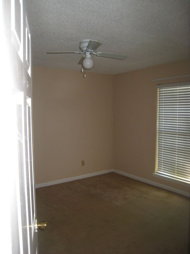 Building Photo - Winfield Chase Apartments
