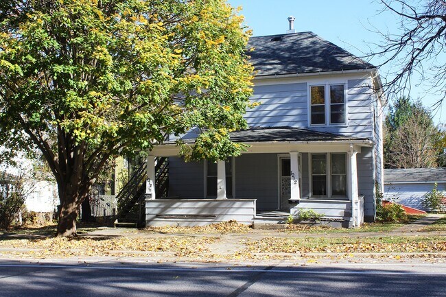 Building Photo - 1012 Clay St