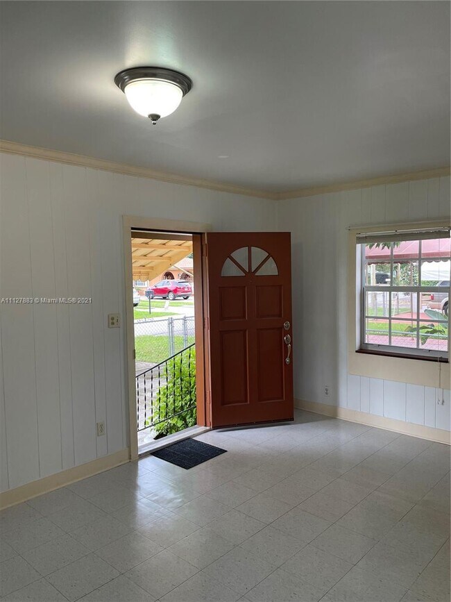 Foto del edificio - 6425 SW 28th St