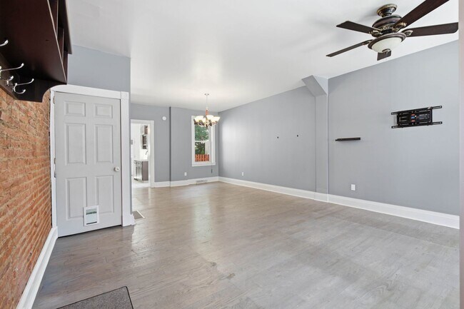 Foto del edificio - Beautiful 3BR 1.5 Townhouse in North East Lancaster City!