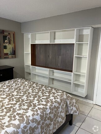 Building Photo - 3439 Racquet Club Dr