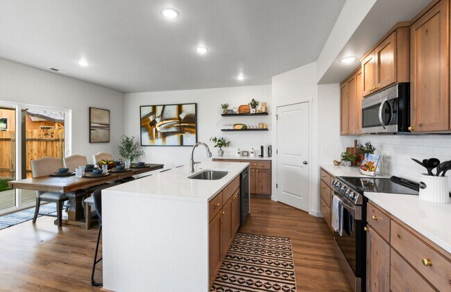 Foto del edificio - Free First Month Rent!