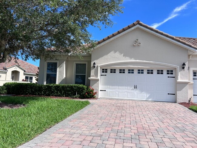 Cypress Reserve - 3 bedroom 2 bath townhouse - Cypress Reserve - 3 bedroom 2 bath townhouse