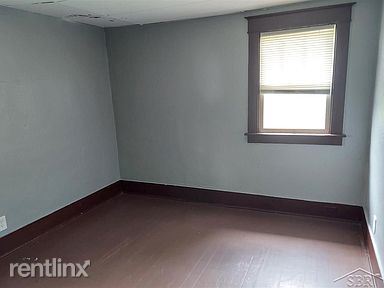 Building Photo - 3 br, 1.5 bath House - 2439 Hermansau St