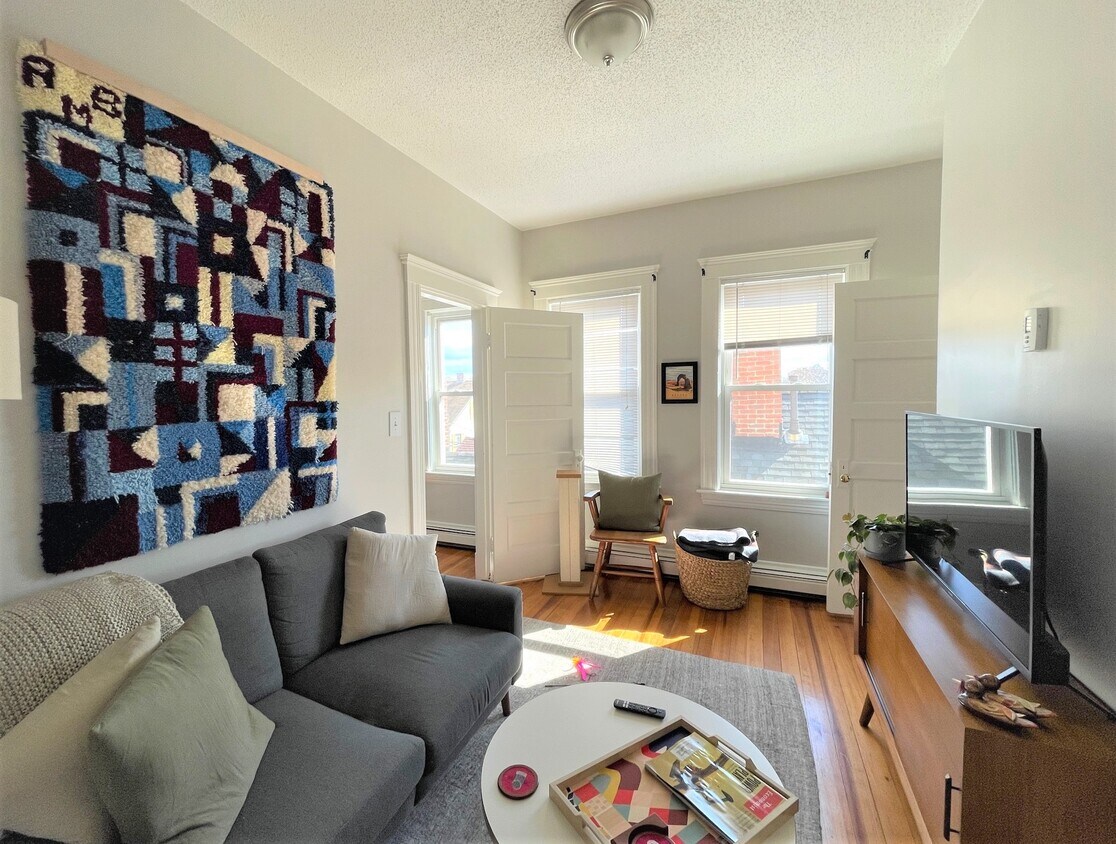 Primary Photo - 120 Columbia St