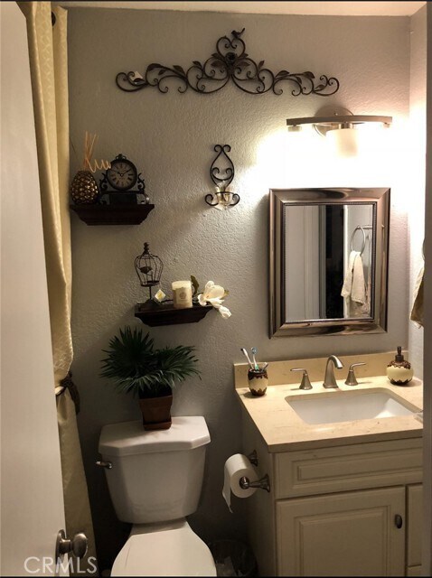 Foto del edificio - 1456 N Barranca Ave