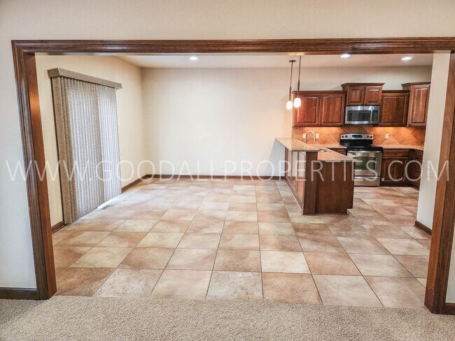 Building Photo - Sublease through March 31st, 2025  4 Bedro...