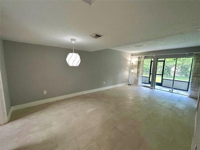 Foto del edificio - 8131 Lagos De Campo Blvd