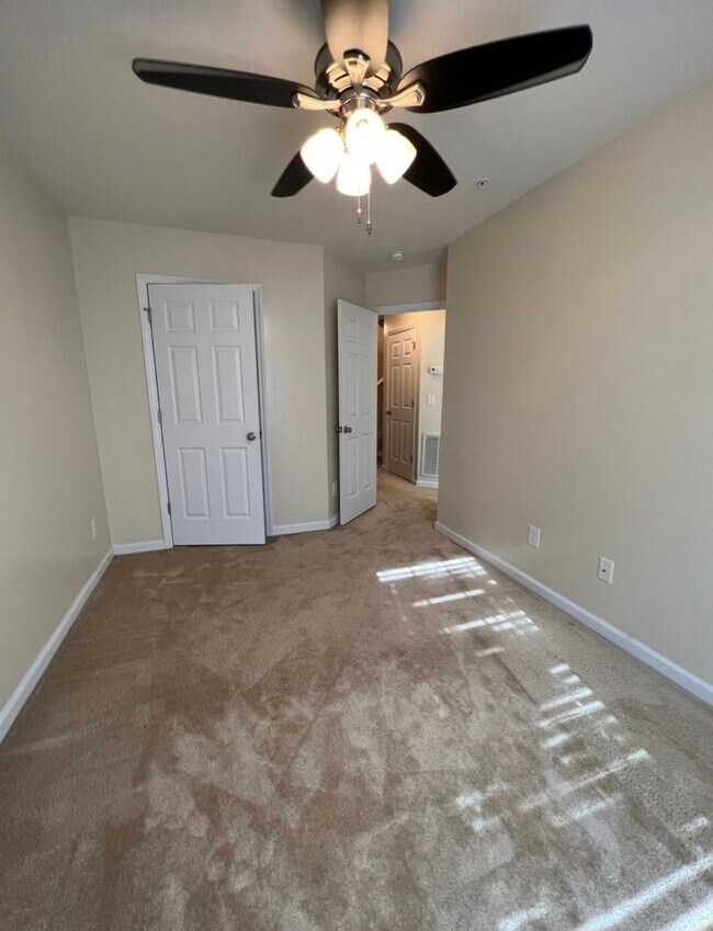 Foto del edificio - 300 Coalinga Ln