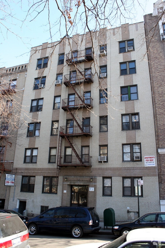 Building - 29 E Mosholu Pky N