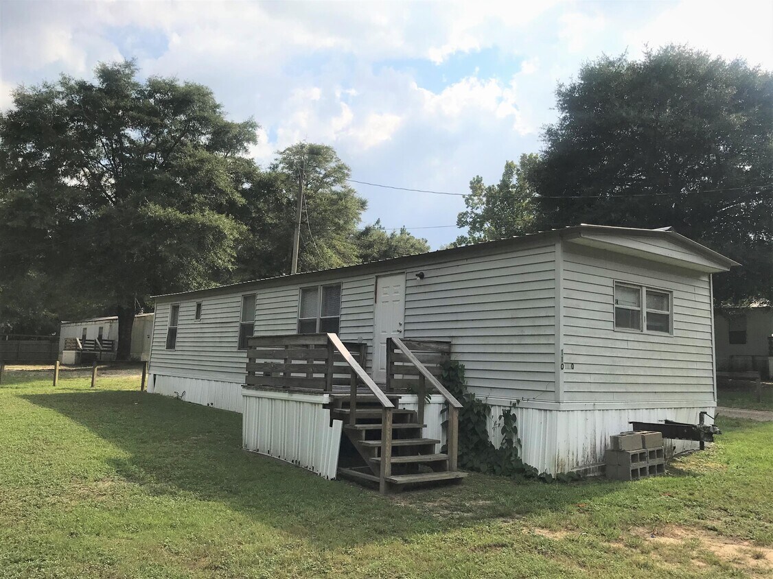110 Blue Gill Loop, DeFuniak Springs, FL 32433 House Rental in