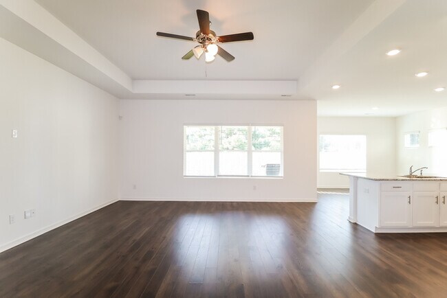 Foto del edificio - 5619 Timber Leaf Lp