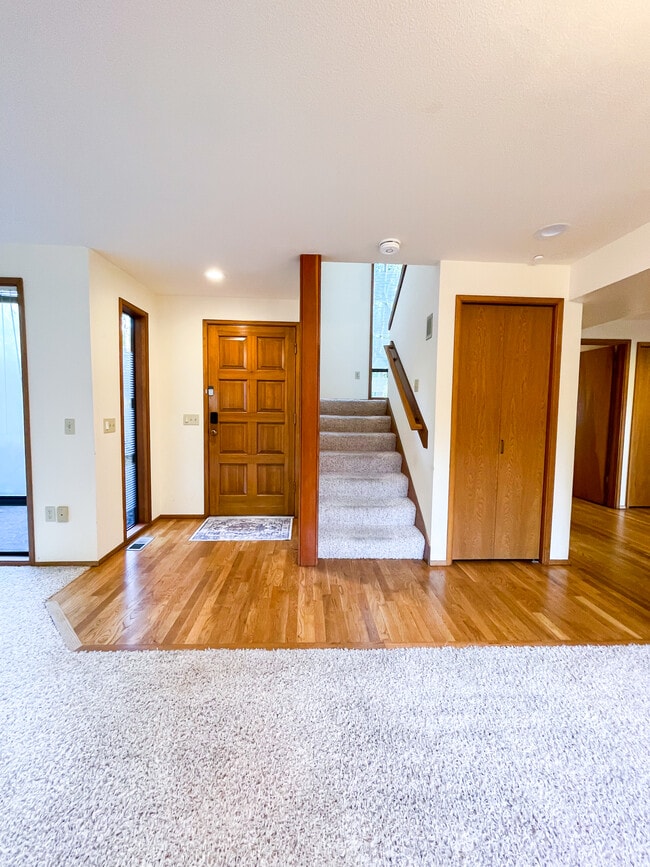 Foto del edificio - 4615 Island Crest Way