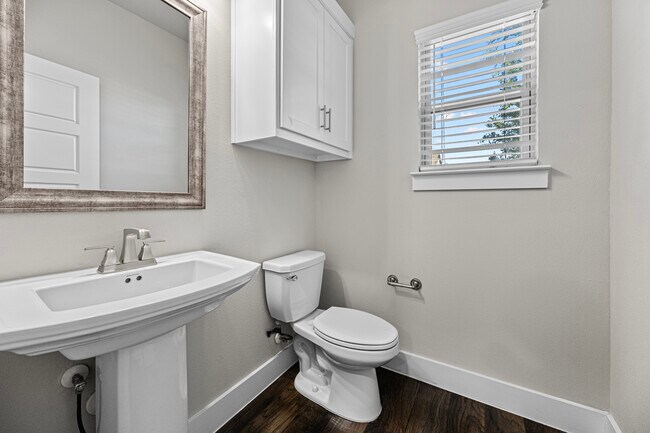 Foto del edificio - 1217 Pebblebrook Ln