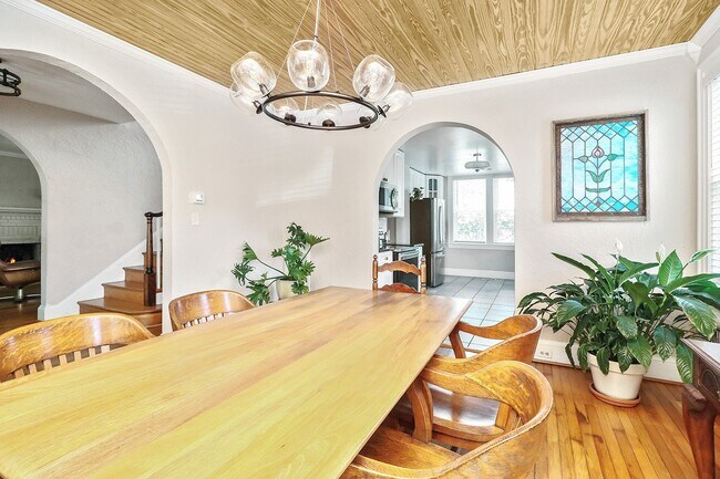 Building Photo - 429 26th St