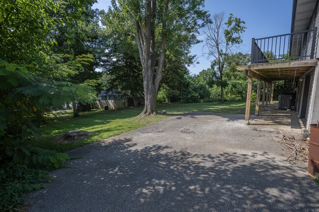 Building Photo - 131 Cresent Dr
