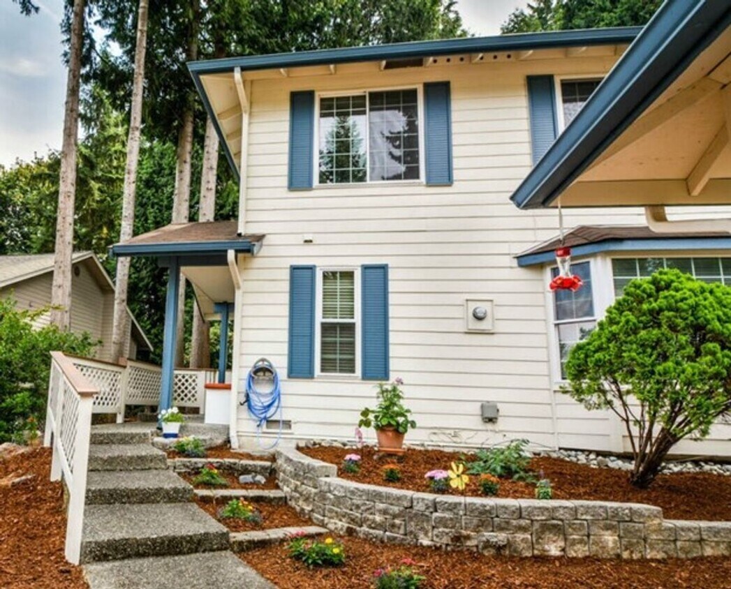 Foto principal - Exquisite Home with 3 Bed and 2.5 Bath in ...