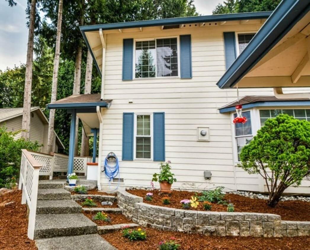 Primary Photo - Exquisite Home with 3 Bed and 2.5 Bath in ...