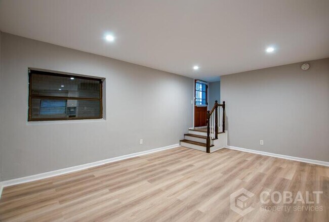 Foto del edificio - 886 St Charles Ave NE