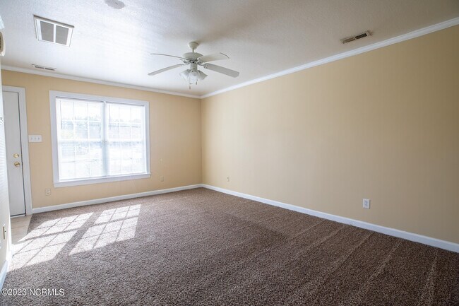 Foto del edificio - 305 Ashwood Dr