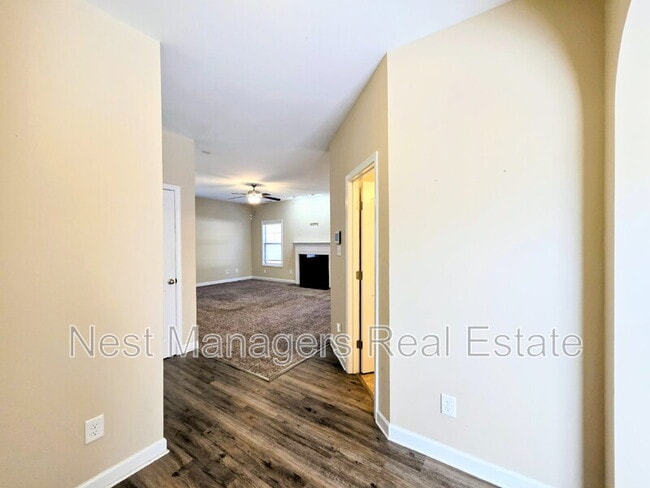 Building Photo - 389 Roanoke Dr