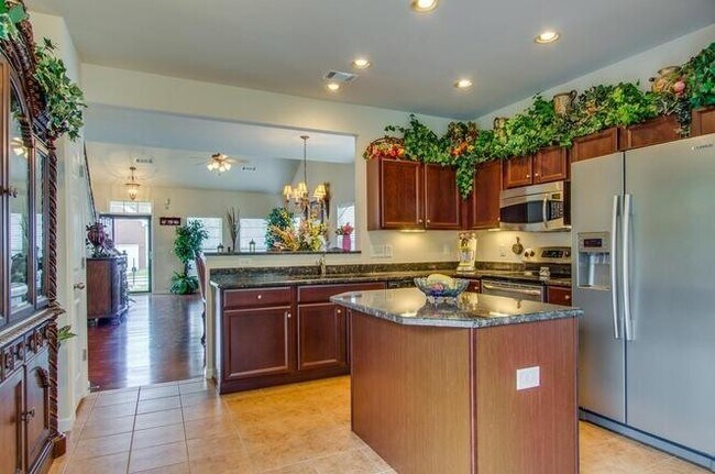 Building Photo - 2032 Silverton Cir