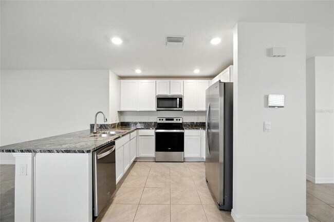 Building Photo - 16805 Delia St