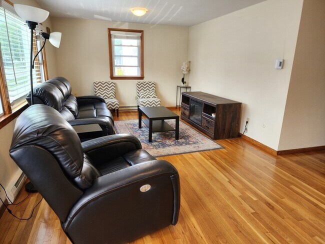 Building Photo - 9 Wollitzer Ln