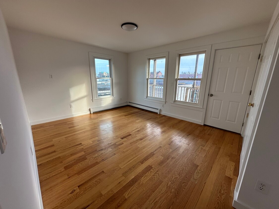 Photo - 20 Taff Ave (Stamford, CT)