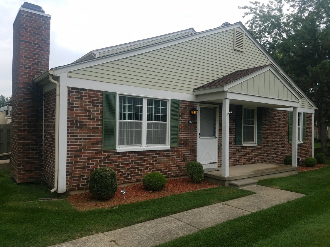 Primary Photo - 24627 N Meadow Dr