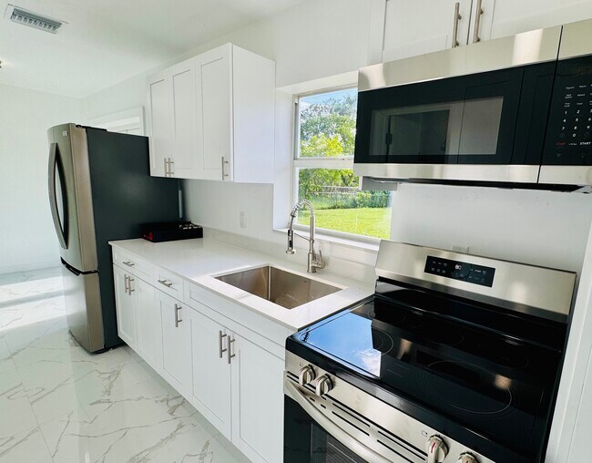 Foto del edificio - 2021 NW 62nd Terrace