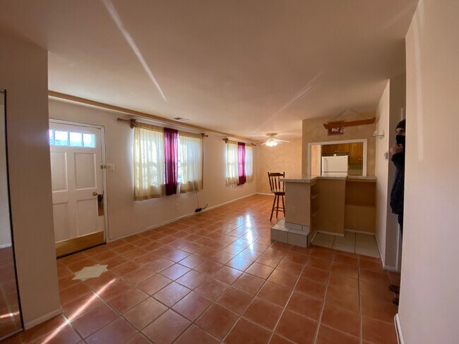 living room - 3312 S Keswick Cir